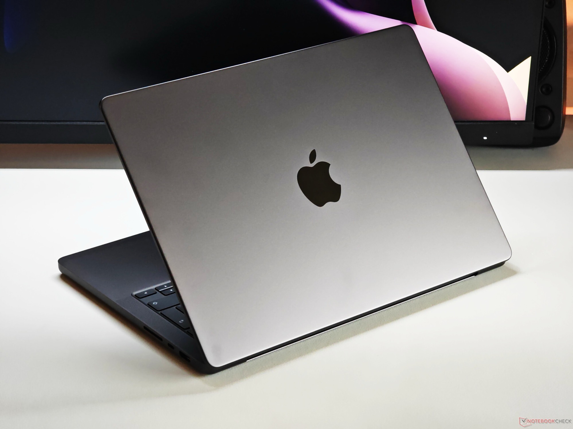 MacBook Pro M4 Pro chip 16 inch 48GB/1TB Space Black — 2